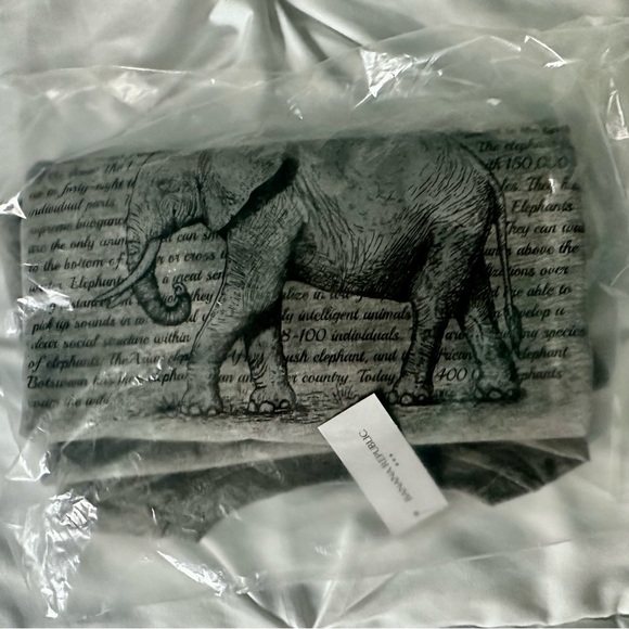 Banana Republic 🍌 Elephant 🐘 Text Graphic T-Shirt heather gray NWT - Picture 2 of 2